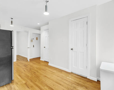 98 Christopher Street - Photo Thumbnail 2