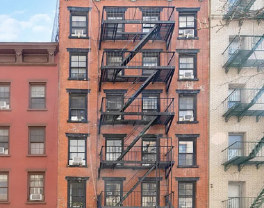 98 Christopher Street - Photo Thumbnail 4