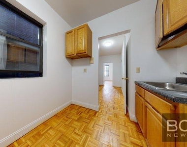 405 West 50th Street - Photo Thumbnail 3
