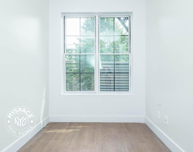 99 Varet Street - Photo Thumbnail 4