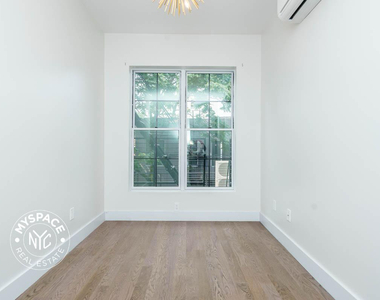 99 Varet Street - Photo Thumbnail 6