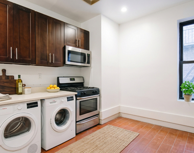 186 Claremont Avenue - Photo Thumbnail 8