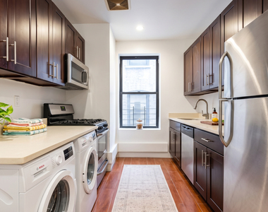 186 Claremont Avenue - Photo Thumbnail 7