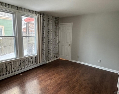 34 Syracuse Street - Photo Thumbnail 7