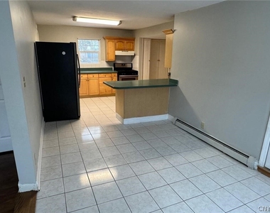 34 Syracuse Street - Photo Thumbnail 5