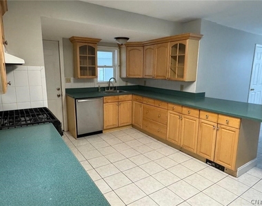 34 Syracuse Street - Photo Thumbnail 6