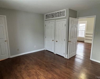 34 Syracuse Street - Photo Thumbnail 8