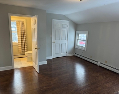 34 Syracuse Street - Photo Thumbnail 11
