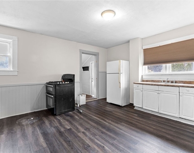 109 Center Street - Photo Thumbnail 12