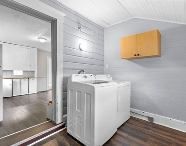 109 Center Street - Photo Thumbnail 13