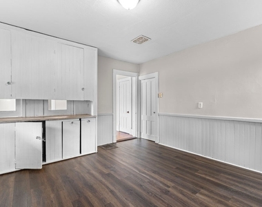 109 Center Street - Photo Thumbnail 9