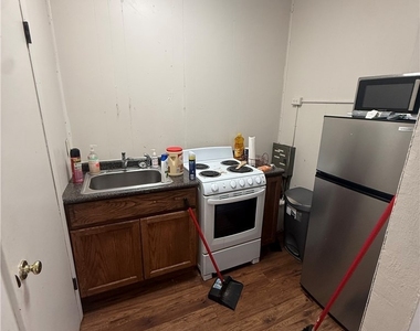 1702 E Fayette Street - Photo Thumbnail 3