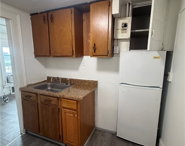 1702 E Fayette Street - Photo Thumbnail 7