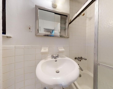 East 84th Street - Photo Thumbnail 3