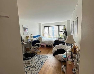 East 34th Street - Photo Thumbnail 4