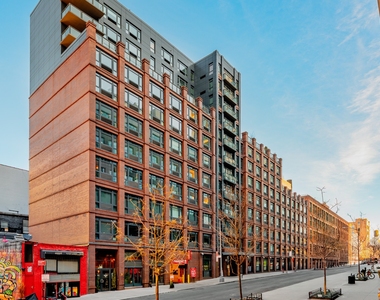 Front Street - Photo Thumbnail 12