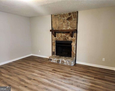 1285 S Lea Court Se - Photo Thumbnail 5