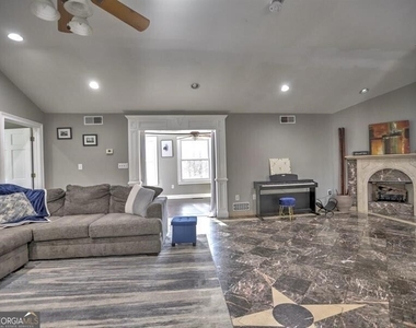 3932 Shoemaker Court - Photo Thumbnail 8