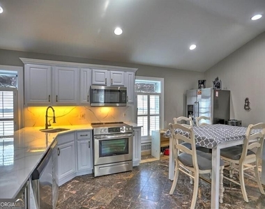 3932 Shoemaker Court - Photo Thumbnail 12