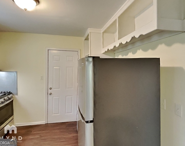 742 Quaker Street Sw - Photo Thumbnail 4