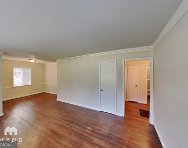 742 Quaker Street Sw - Photo Thumbnail 5