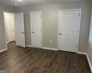 307 N Church Street - Photo Thumbnail 3