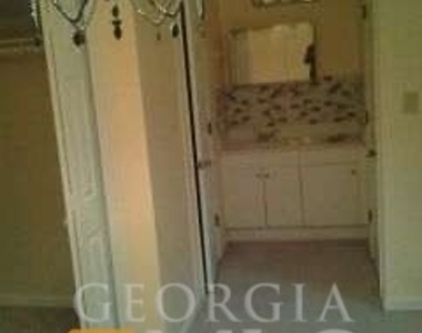 180 Williamsburg Way - Photo Thumbnail 3