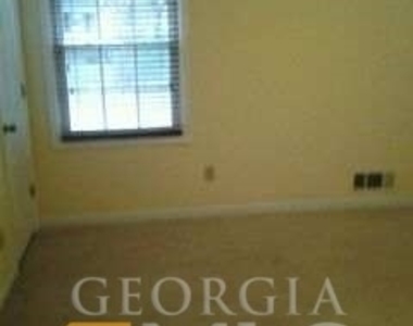 180 Williamsburg Way - Photo Thumbnail 2