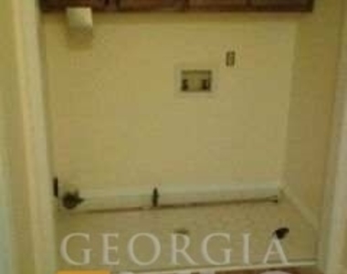 180 Williamsburg Way - Photo Thumbnail 6