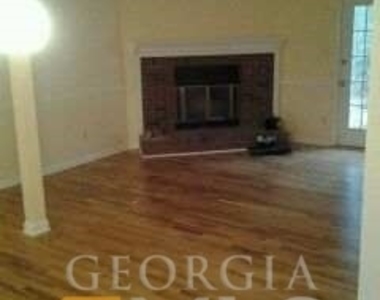 180 Williamsburg Way - Photo Thumbnail 10