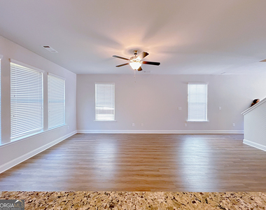 2586 Mills Commons Drive - Photo Thumbnail 4