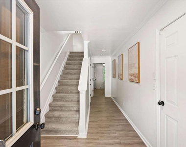 6720 Stoneleigh Way - Photo Thumbnail 3