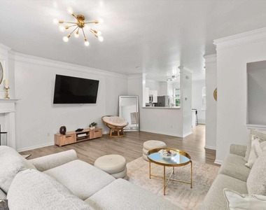 6720 Stoneleigh Way - Photo Thumbnail 10