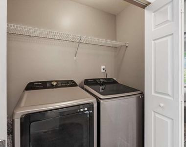 6720 Stoneleigh Way - Photo Thumbnail 18