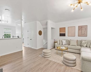 6720 Stoneleigh Way - Photo Thumbnail 9