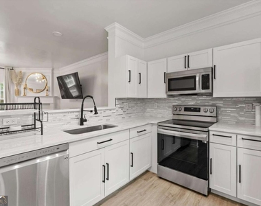 6720 Stoneleigh Way - Photo Thumbnail 16