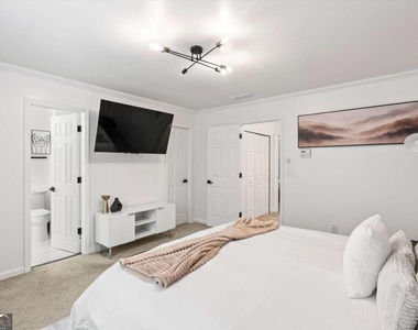 6720 Stoneleigh Way - Photo Thumbnail 23