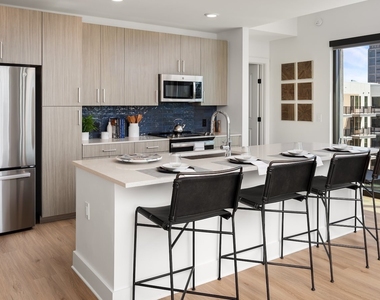 200 Nerem Street Nw - Photo Thumbnail 2