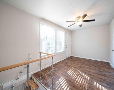 716 Lakeview Avenue Ne - Photo Thumbnail 8