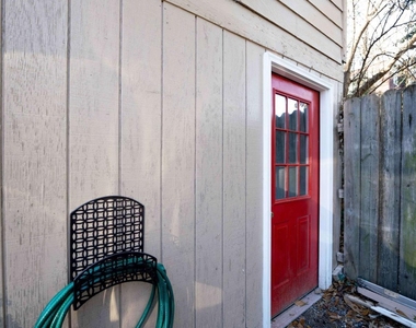 716 Lakeview Avenue Ne - Photo Thumbnail 16