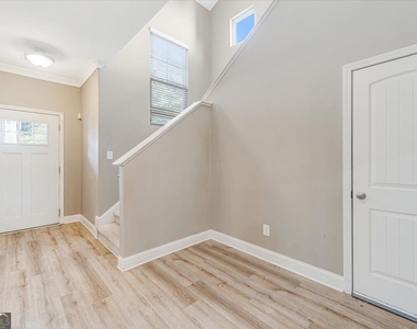 250 Jackson Avenue - Photo Thumbnail 1
