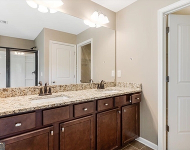 250 Jackson Avenue - Photo Thumbnail 8
