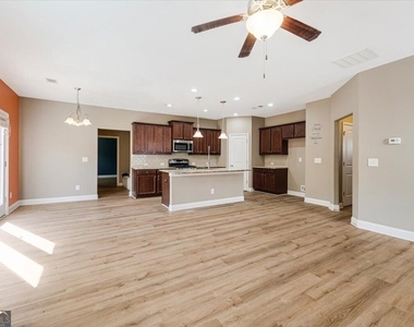 250 Jackson Avenue - Photo Thumbnail 4