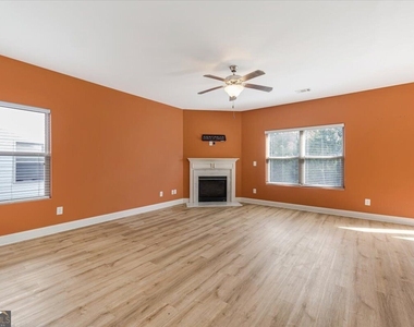 250 Jackson Avenue - Photo Thumbnail 3
