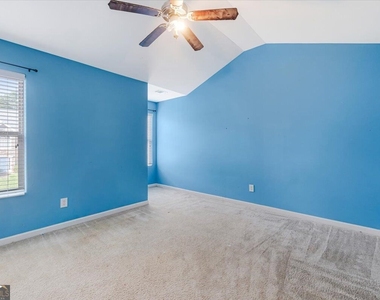 250 Jackson Avenue - Photo Thumbnail 9