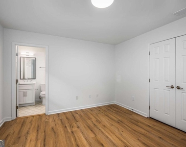 704 Durant Place Ne - Photo Thumbnail 13