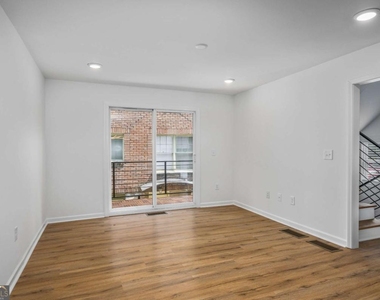 704 Durant Place Ne - Photo Thumbnail 7