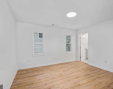 704 Durant Place Ne - Photo Thumbnail 15