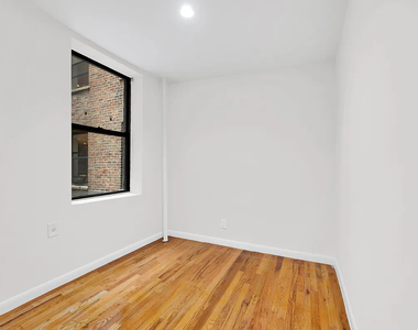 Christopher St, New York, NY 10014 - Photo Thumbnail 3
