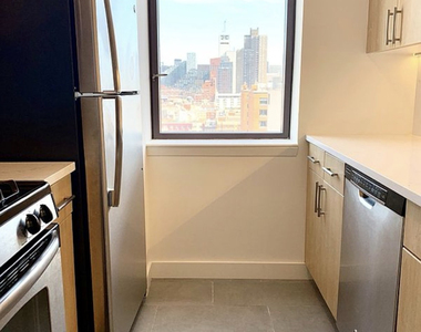 West 43rd street - Photo Thumbnail 6